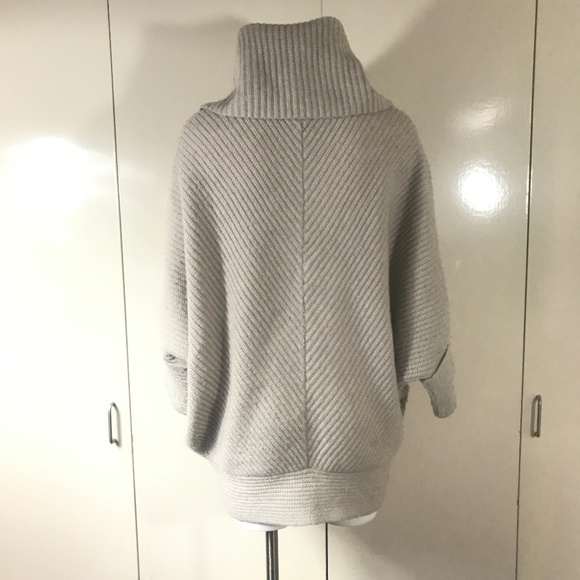 BCBGMaxAzria oversize wool blend sweater - Picture 7 of 8